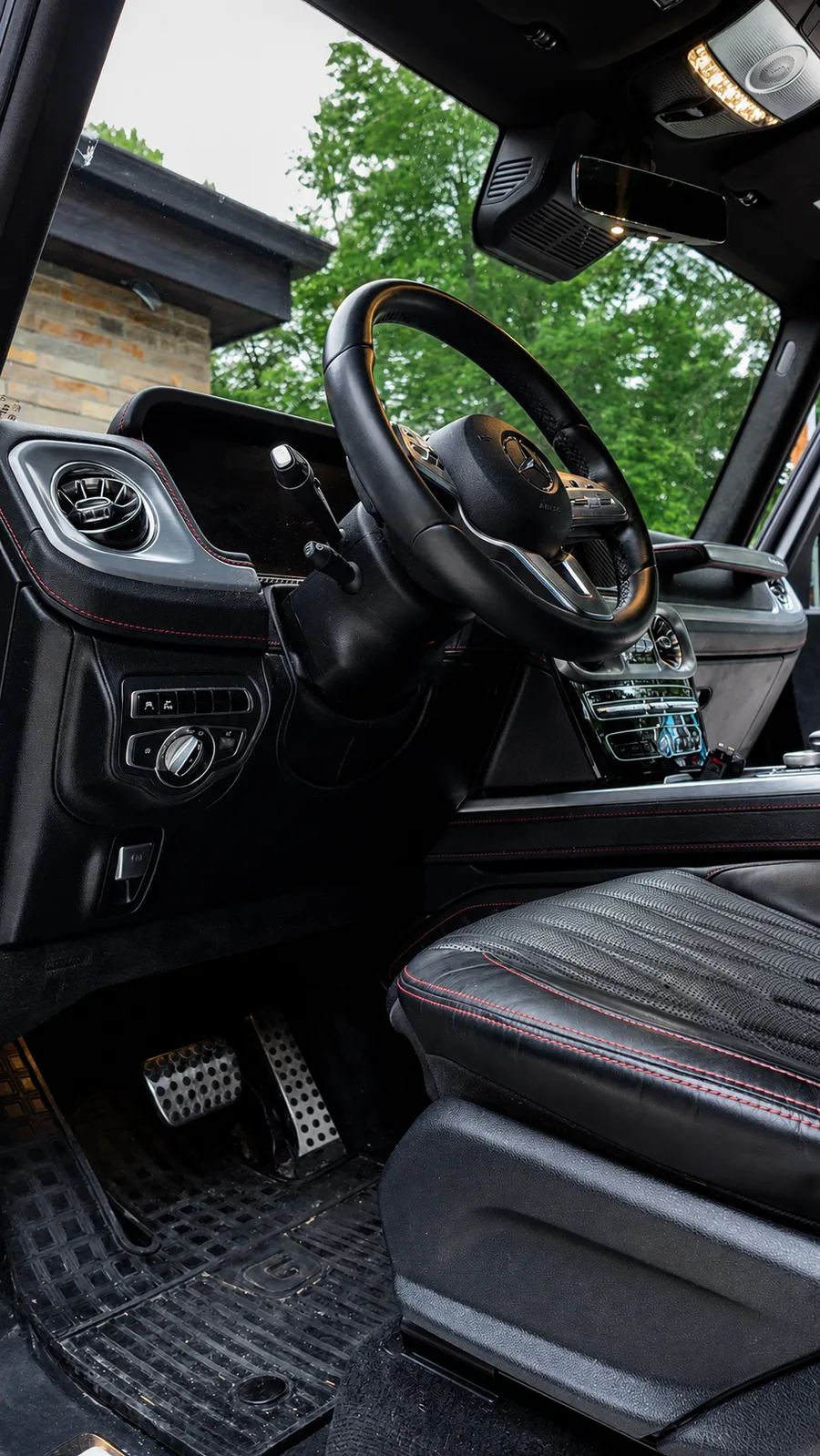 Before: Mercedes G-Class interior before and after a Refresh detail